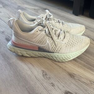 Nike Women's Athletic Shoes - Cream and Gray